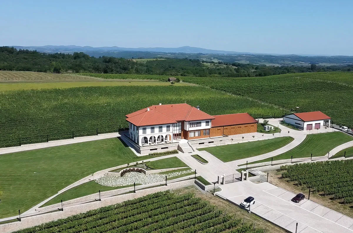 Vinarija Lastar — imanje sa vinogradima iz vazduha